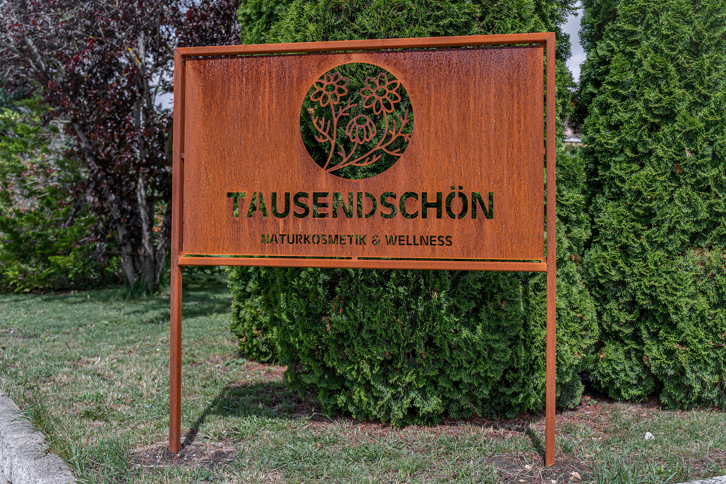 Kosmetikstudio Tausendschön Schild